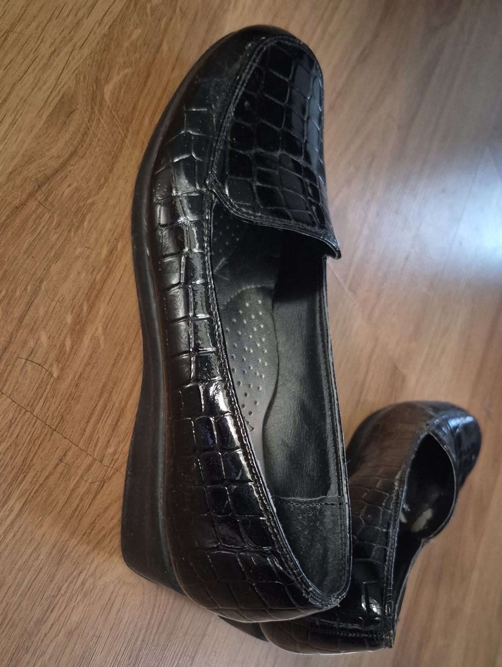 Pierre Dumas Black Croc-Embossed Slip-On Flats
